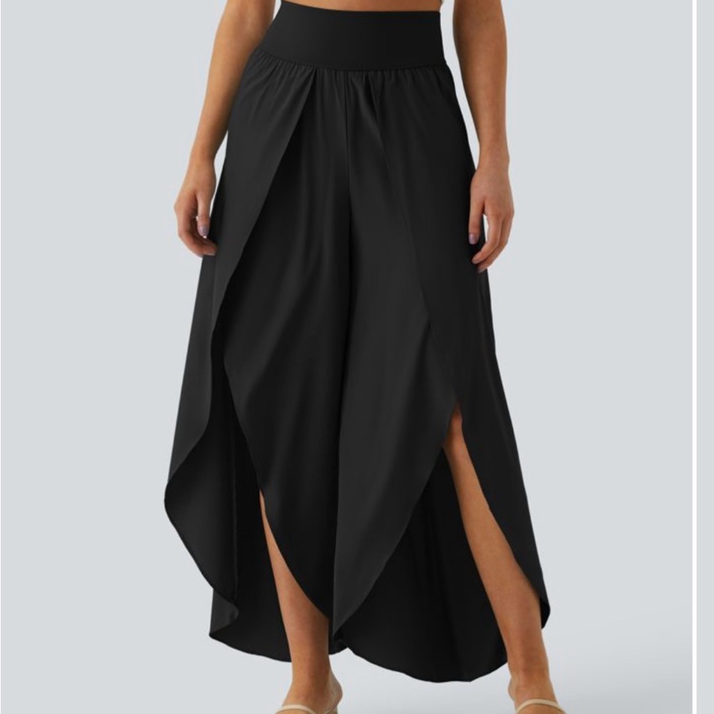Halara 🌟NWOT🌟Black Spilt-leg Pants